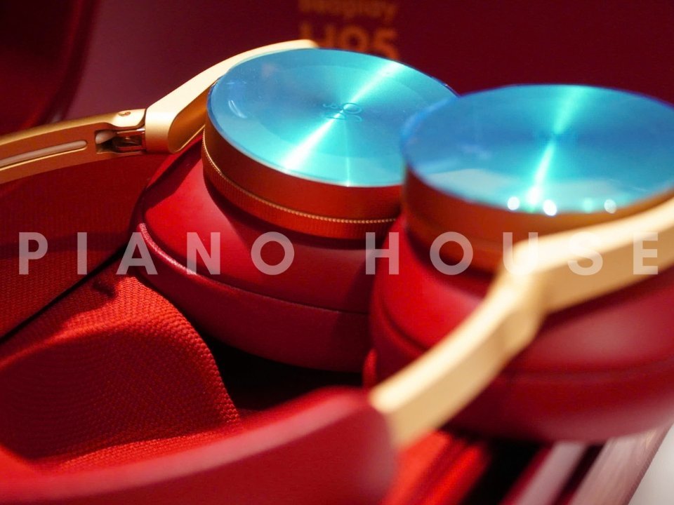 Hình ảnh chi tiết Tai Nghe B&O Beoplay H95 Lunar Red (Open Box 99%) góc chụp 2